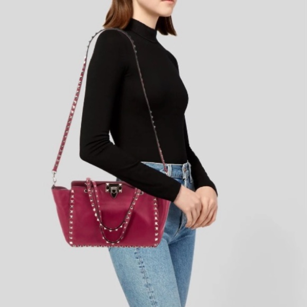 VALENTINO GARAVANI Rockstud Small GRAINY CALF SKIN Tote in MAGENTA